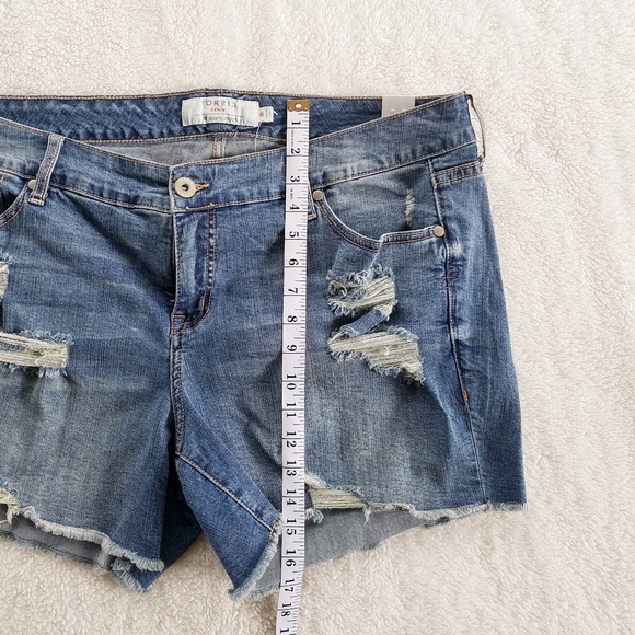 Torrid Destructed Jean Short 5 in. Inseam - Picture 5 of 8